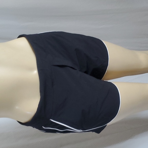 Athleta Women’s Black and White Shorts with Pockets Size 6 - Picture 7 of 10